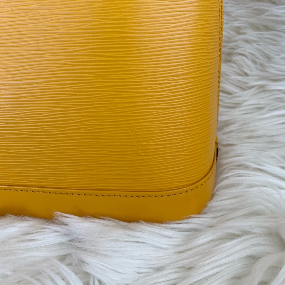 ππLouis Vuittonππ Epi Alma Mimosa Yellow - Picture 7 of 16